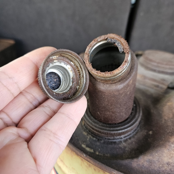 Vintage Old Unico 12 M Multi Grade Motor Oil Gallon Metal Oil Gas Can 5 Gallon - Picture 10 of 13